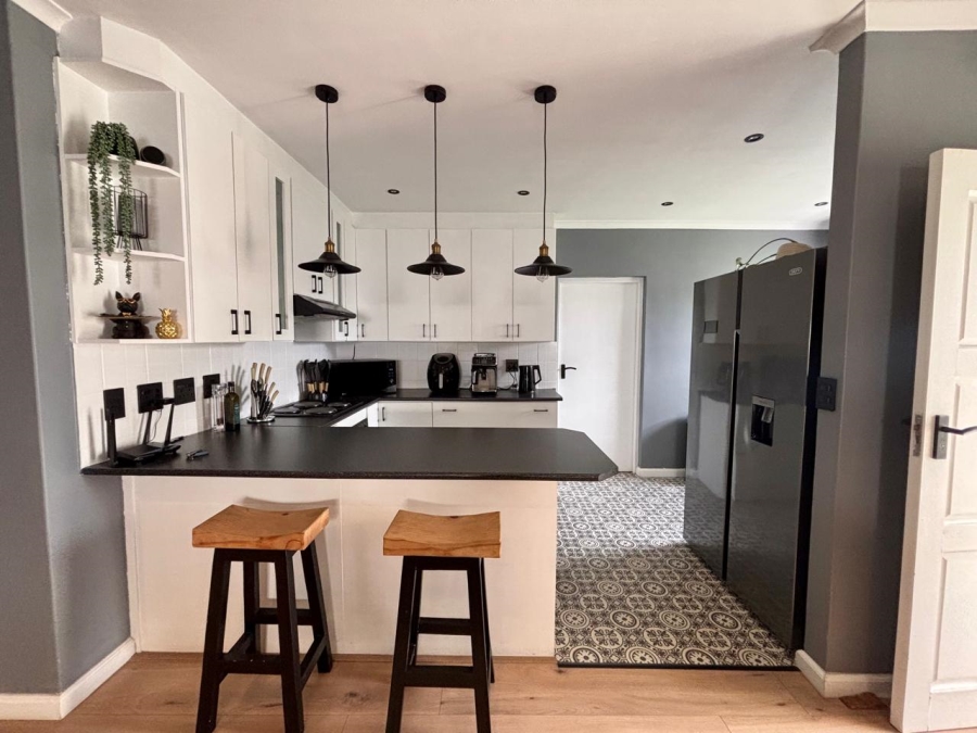 To Let 3 Bedroom Property for Rent in Windsor Park Estate Western Cape